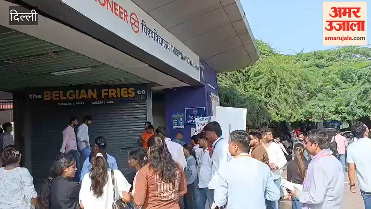 DUSU Elections Campaigning continues outside metro station