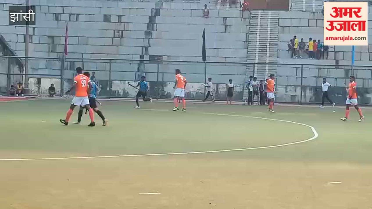 Defeated the Kanpur team in the quarter-finals of the Jhansi state-level school hockey tournament.