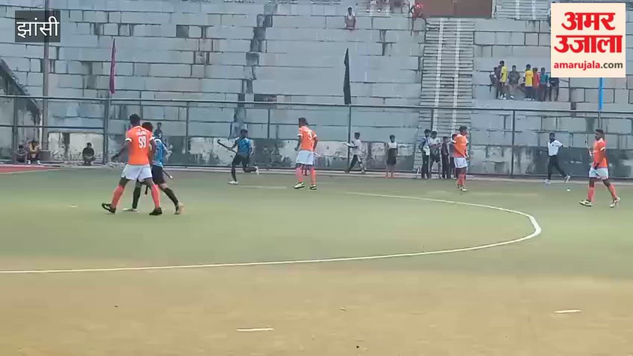 Defeated the Kanpur team in the quarter-finals of the Jhansi state-level school hockey tournament.