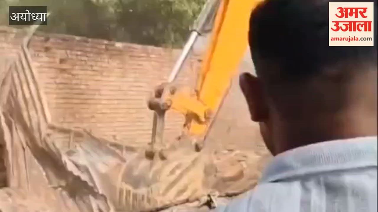 अयोध्या के तारुन में विरोध के बाद आखिरकार ग्राम सभा की जमीन से हटा अतिक्रमण