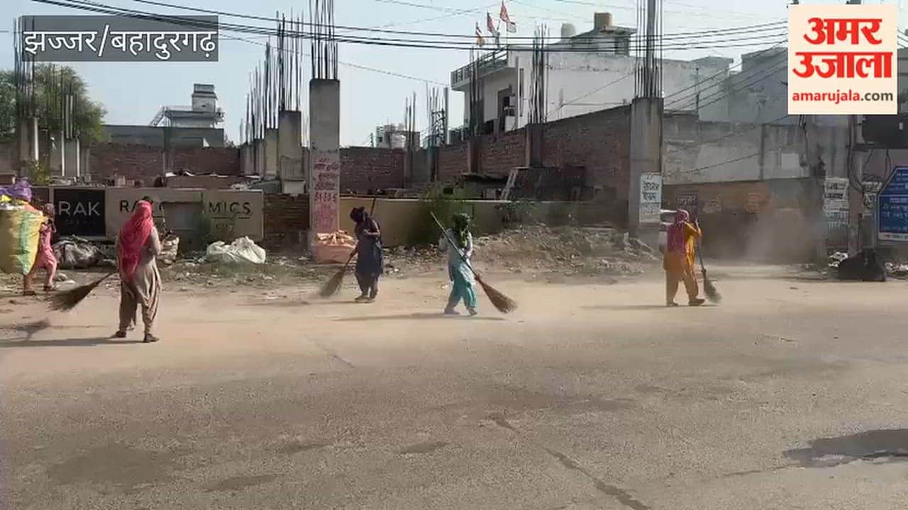 Jhajjar: Municipal Council conducts cleanliness drive in the city.