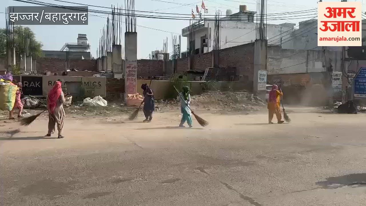 Jhajjar: Municipal Council conducts cleanliness drive in the city.