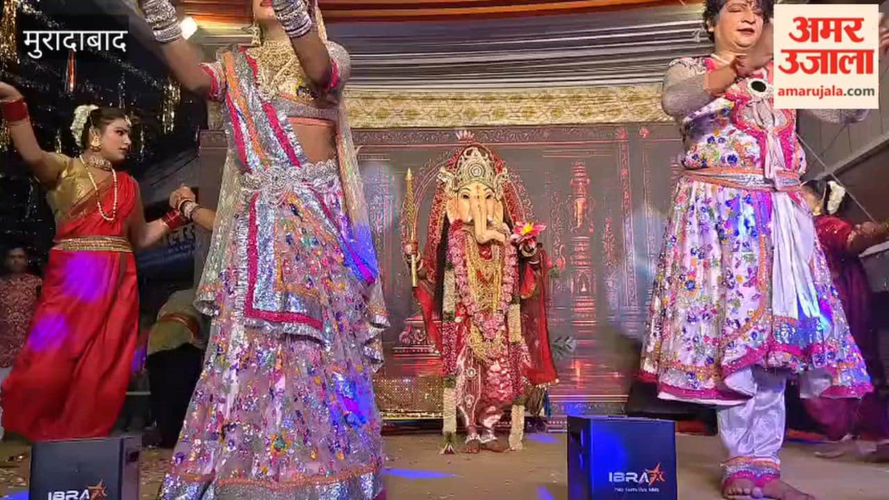 Artists performed at the Ganesh Mahotsav in Ganj Bazaar