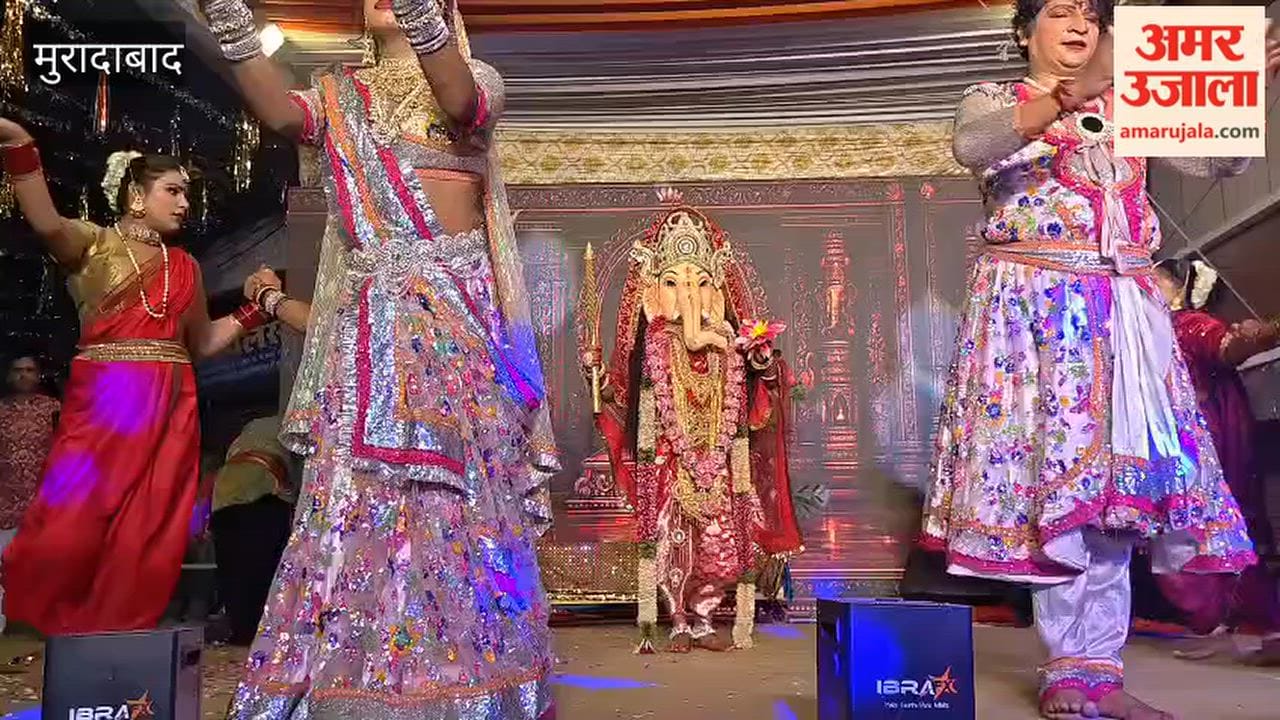 Artists performed at the Ganesh Mahotsav in Ganj Bazaar
