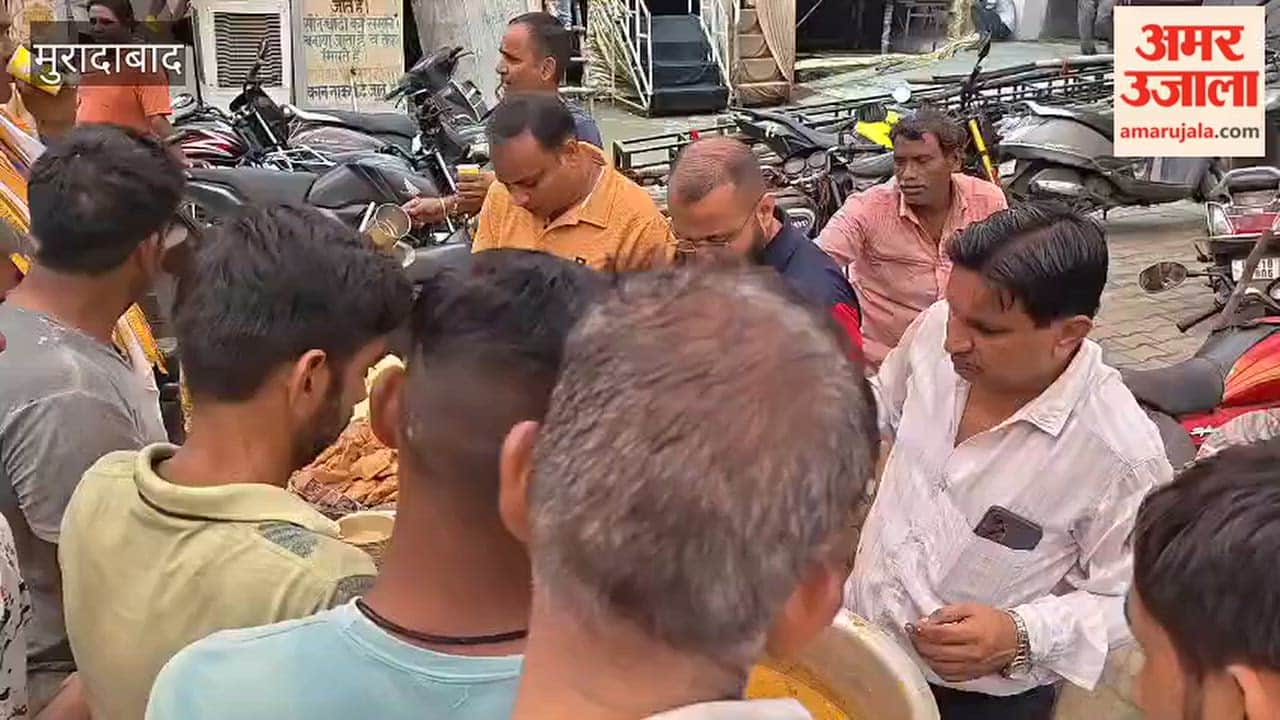 Organization of a community feast during Ganesh Mahotsav
