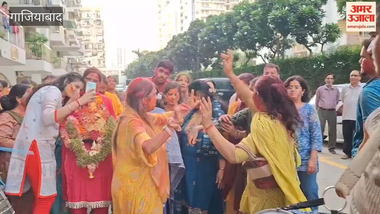 Bade farewell to Ganpati amidst sounds of drums and cymbals chants of Ganpati Bappa Morya and tossing of gulal