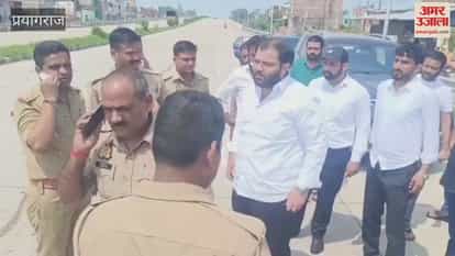 Police stopped vehicles in the convoy of Atiq's son Ali and allowed them to proceed after a thorough search.