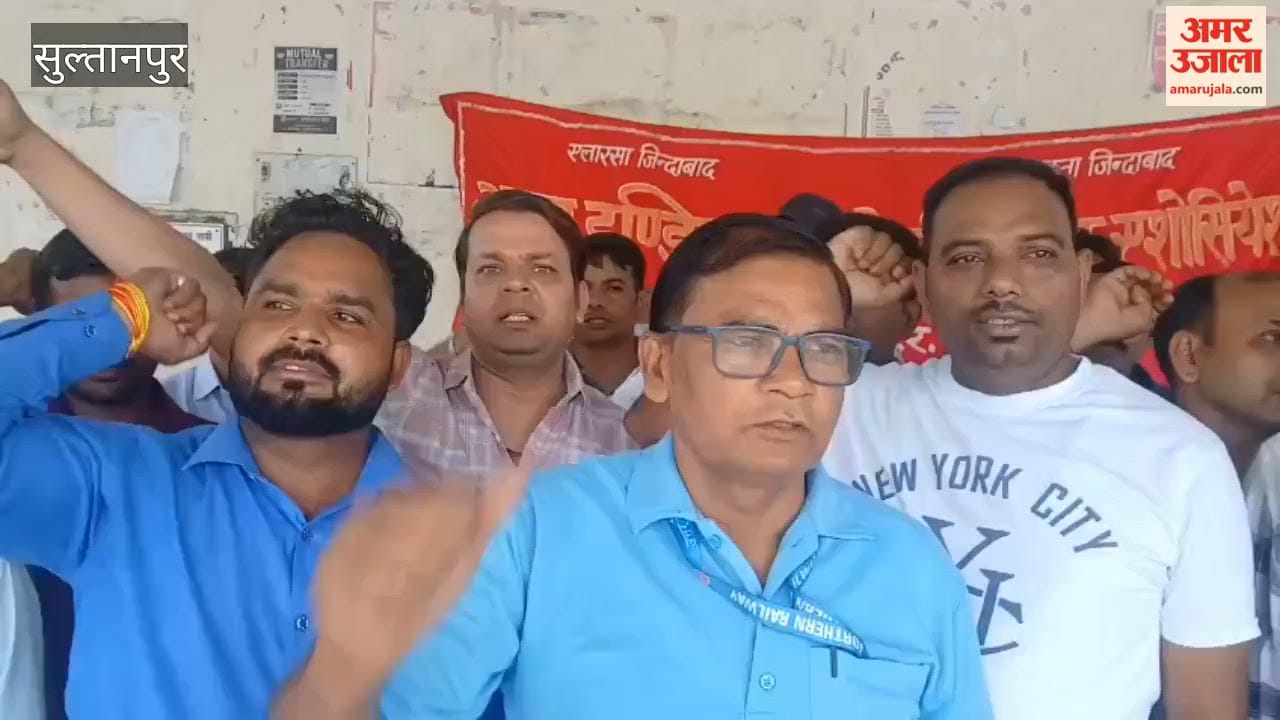 सुल्तानपुर में लोको पायलटों ने रेलवे स्टेशन पर दिया धरना, नई व्यवस्थाओं का किया विरोध