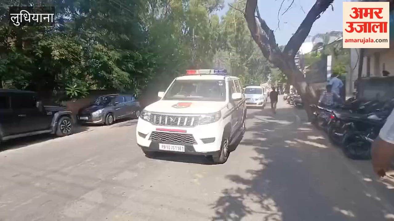Councillor protests against sanitation system in Ludhiana.