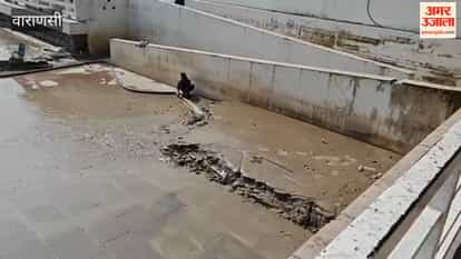 Silt removal work intensifies on Varanasi ghats following the floods