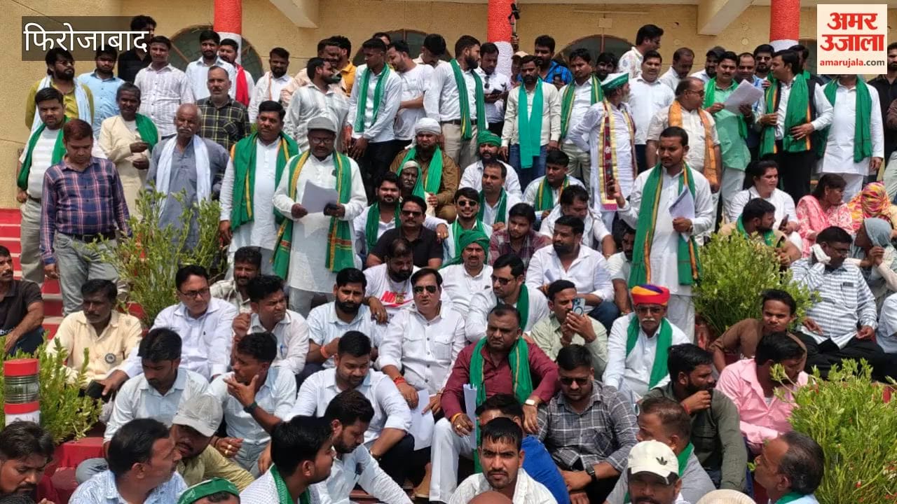 Bharatiya Kisan Union (Bhanu) staged a protest and raised slogans at the district headquarters.