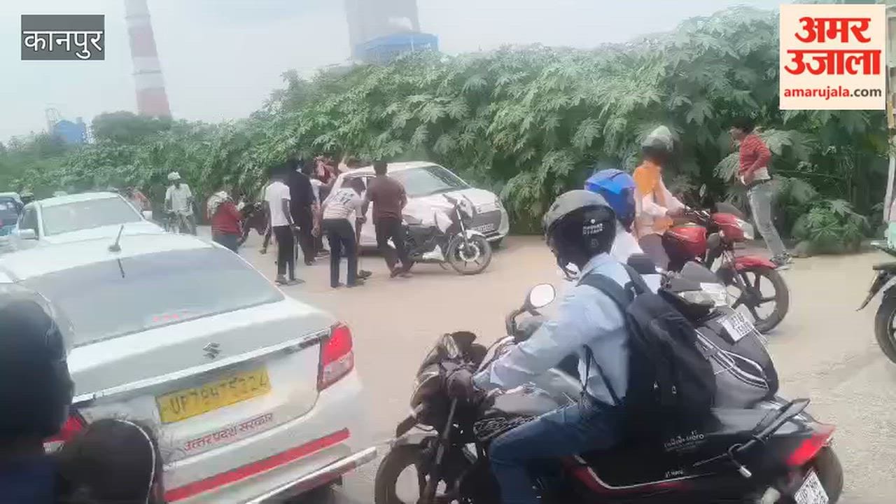 Kanpur: Motorbike-borne youths surround car and assault four traders