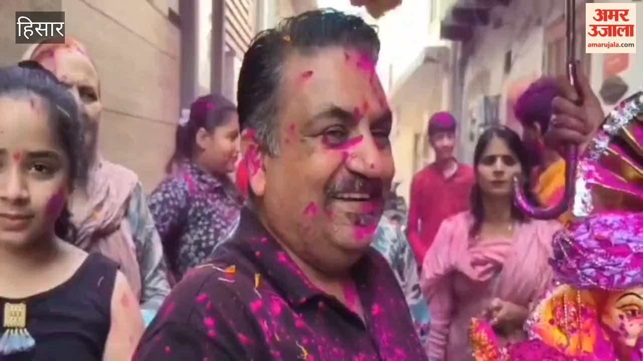 Hansi: Ganesh Visarjan celebrated with great fanfare in Gandhi Colony; devotees danced to the beat of drums.