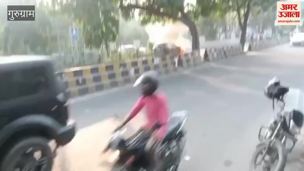 XUV caught fire for unknown reasons while moving on Jharsa Road