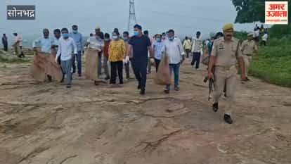 DM performs voluntary labor at Panchmukhi Mahadev Temple; collects 1,000 kg of plastic
