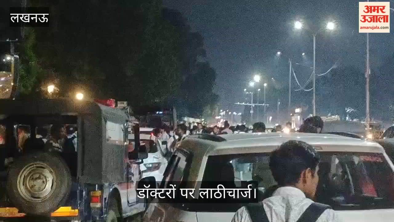 लखनऊ: जीपीओ पर प्रदर्शन कर रहे आयुष इंटर्न डॉक्टरों पर लाठीचार्ज, दर्जनों हिरासत में