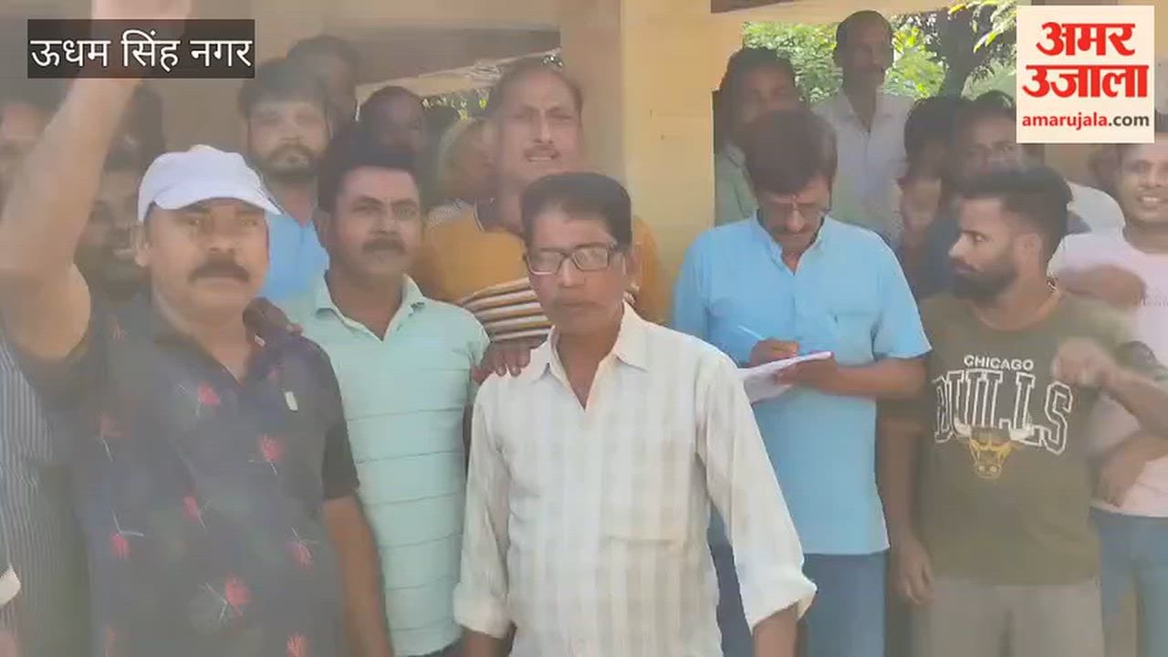 Sugar mill workers create a ruckus in Bazpur; stage a sit-in at the gate over non-payment of wages