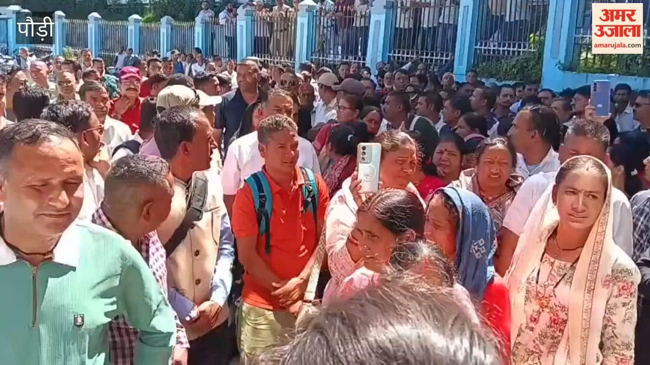 Village heads protest in Pauri over ten-point demands