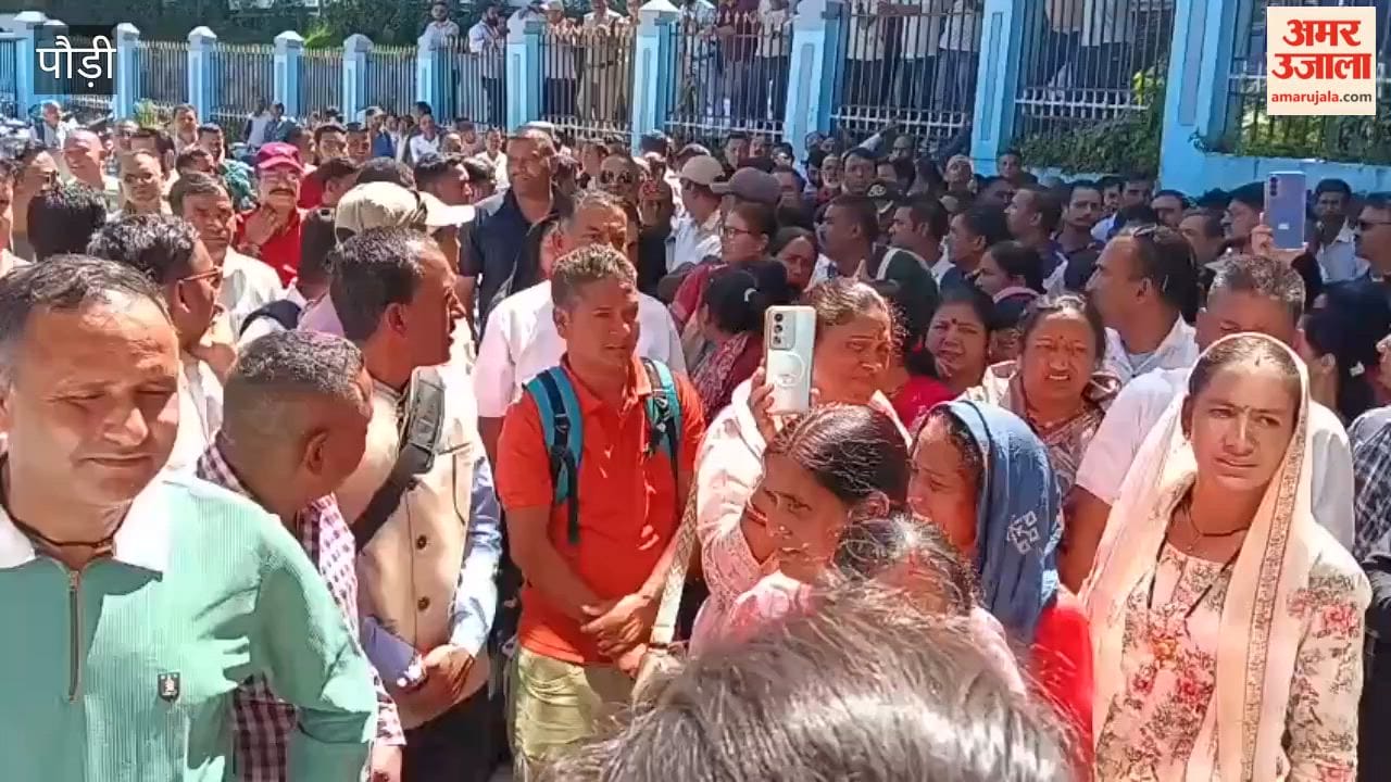 Village heads protest in Pauri over ten-point demands