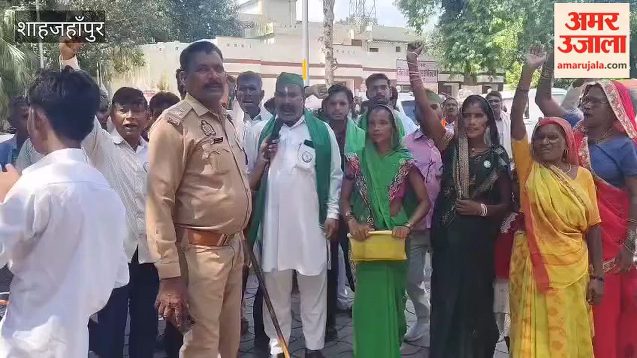 Farmers stage protest demanding early opening of government paddy procurement centers