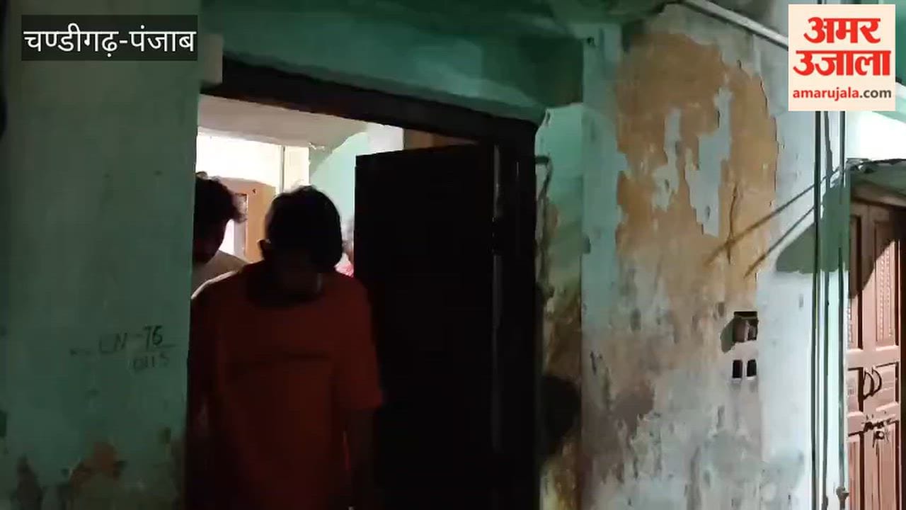 Thieves fled the house with jewelry worth ₹7 lakh and ₹5 lakh in cash.