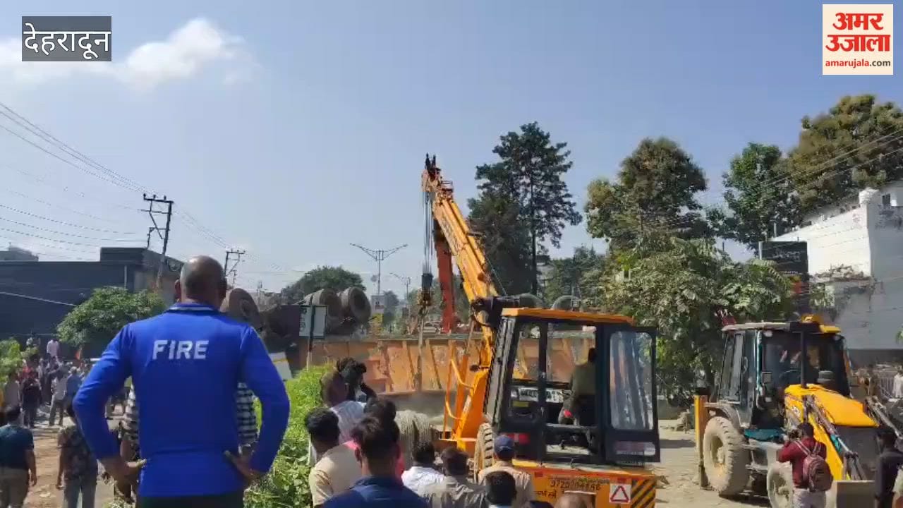 Cement truck overturns on Dehradun road; breaks in two while being lifted by a machine, one dead