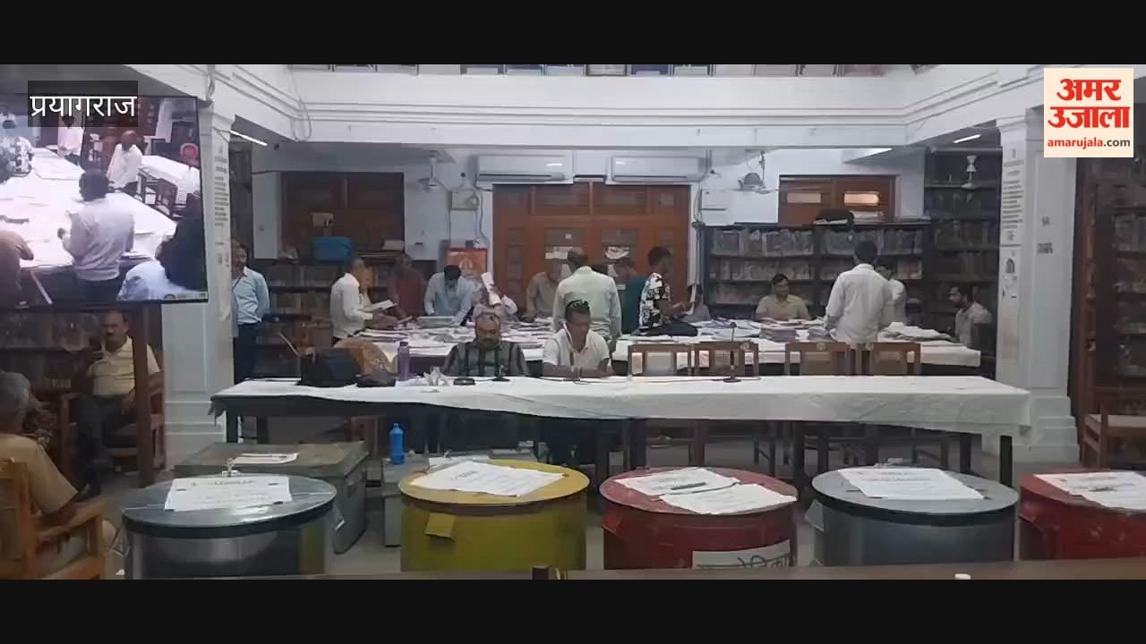 Vote counting for the Allahabad High Court Bar Association election has begun; the process of sorting ballot papers is underway.