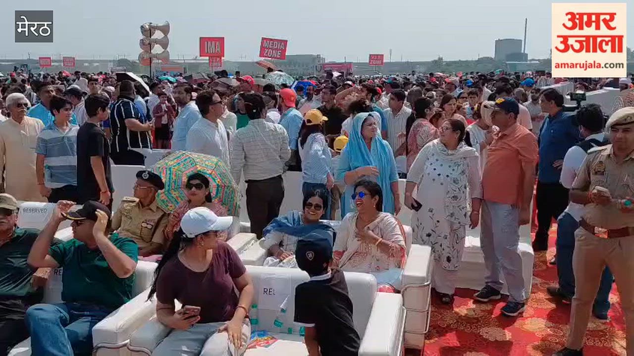 Meerut: Crowds throng to watch airshow; patriotic songs stir up patriotic fervor.