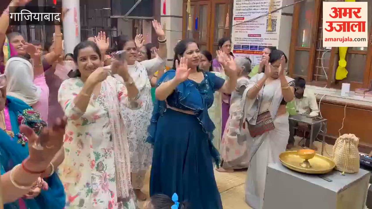 Devotees dancing at Mahavir Jain Temple in Vasundhara Ghaziabad fifth day of Dashalakshan Mahaparv
