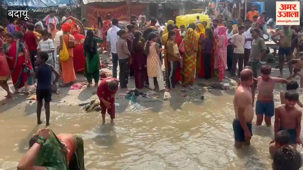 Crowds throng Kachhla Ganga Ghat for Ganesh idol immersion in Budaun