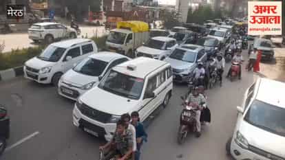 Meerut: Traffic jam on Delhi Road after air show; vehicles crawled along.