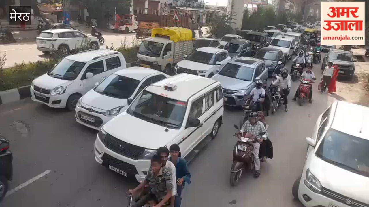 Meerut: Traffic jam on Delhi Road after air show; vehicles crawled along.