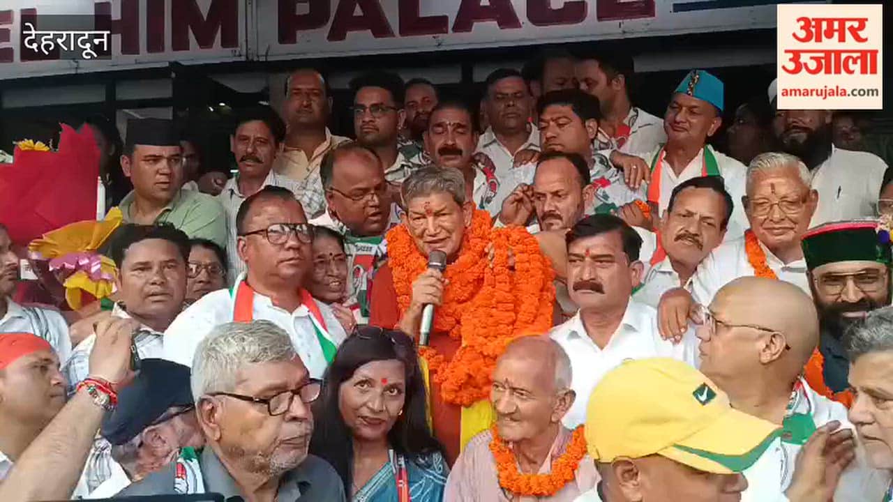 Harish Rawat arrived in Dehradun from Delhi; party workers from the Raipur Assembly constituency welcomed him