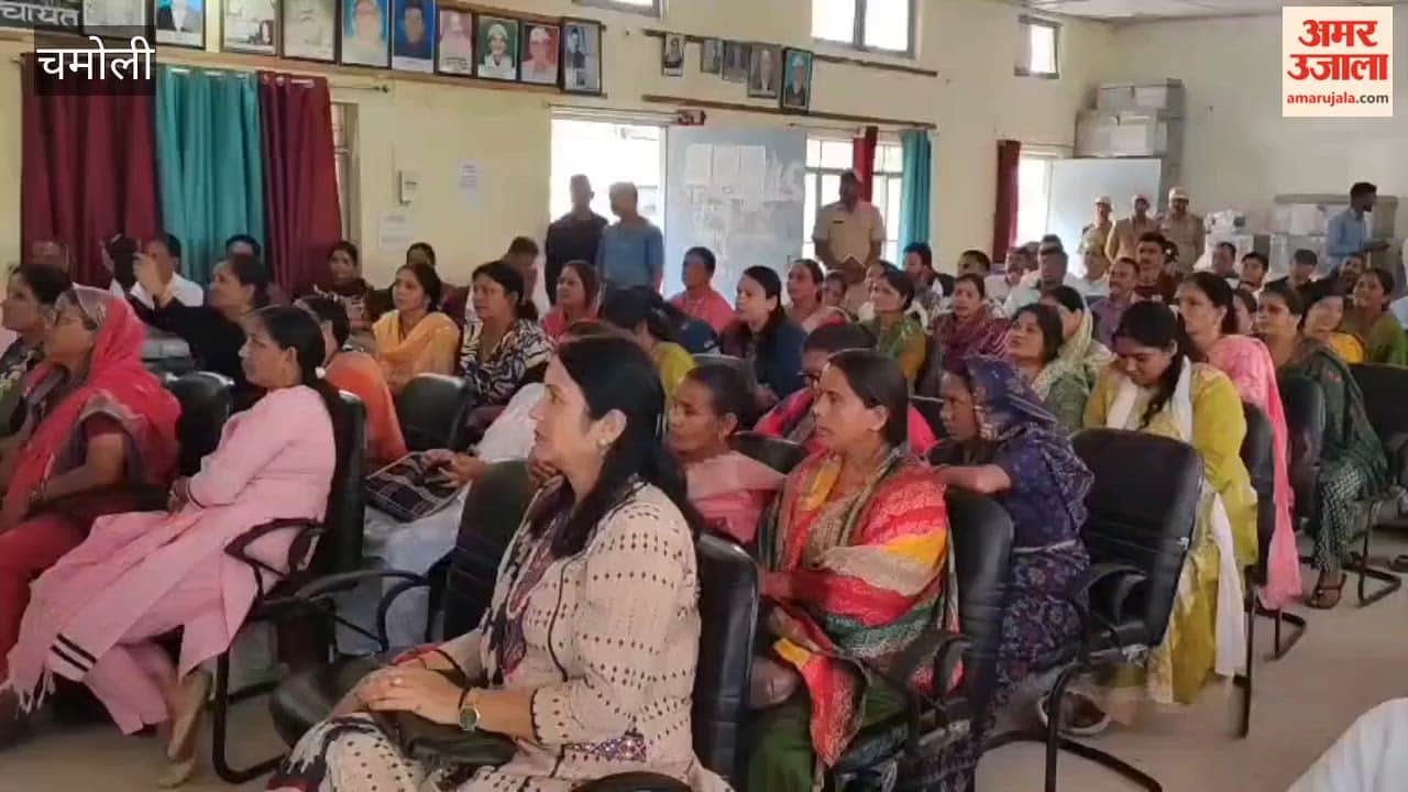 कर्णप्रयाग पहुंचीं मंत्री रेखा आर्य, आंगन का मिलन’ कार्यक्रम की तैयारियों की समीक्षा