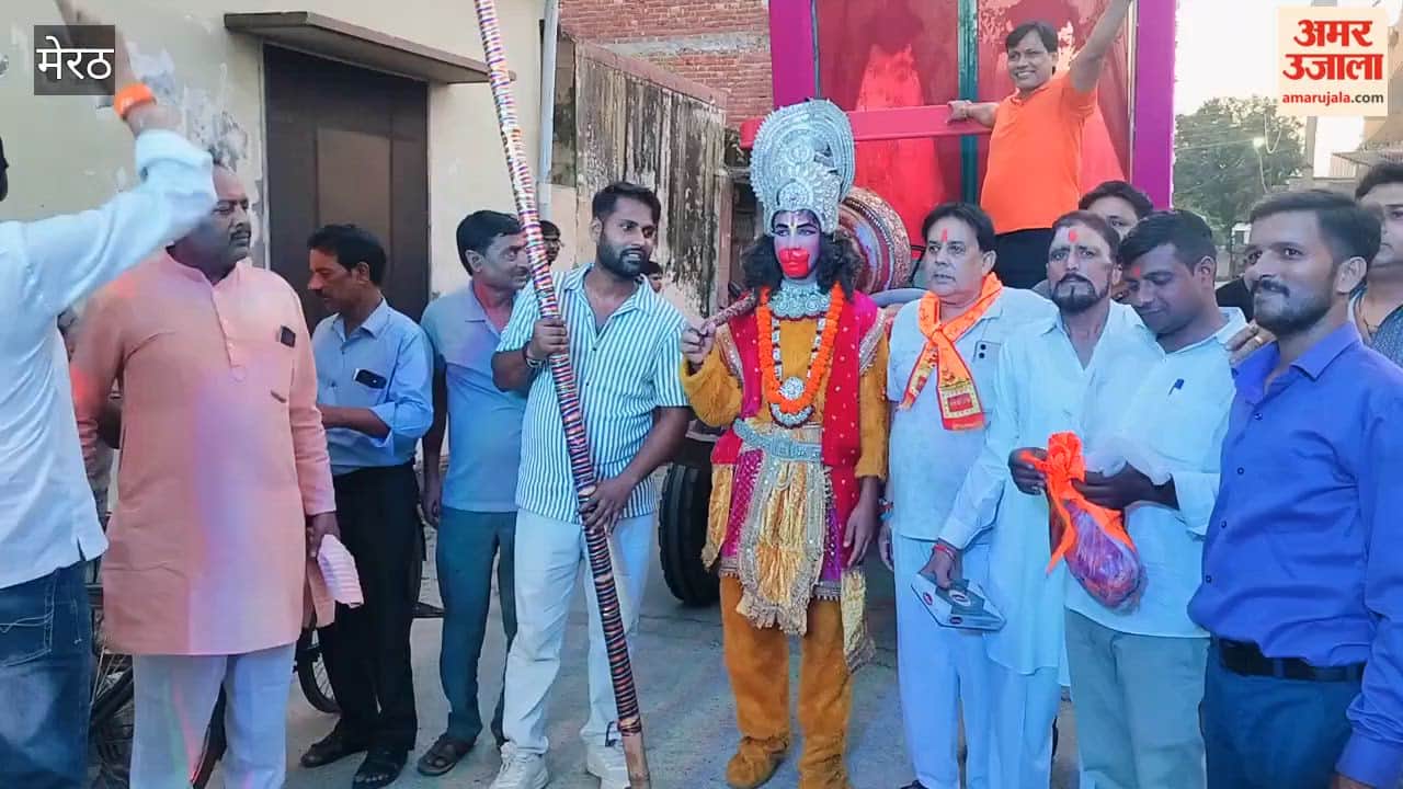 Padyatra started with Hanuman tableau, worshiped the land and installed religious flag