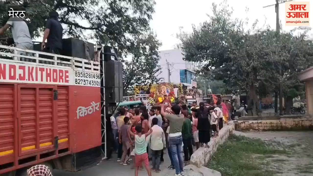 Crowd of devotees gathered at Bhola Jhal for immersion of Lord Shri Ganesh.