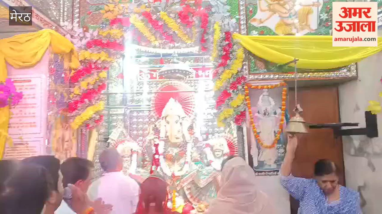 Maha Aarti held at Siddhivinayak Ganpati Temple.
