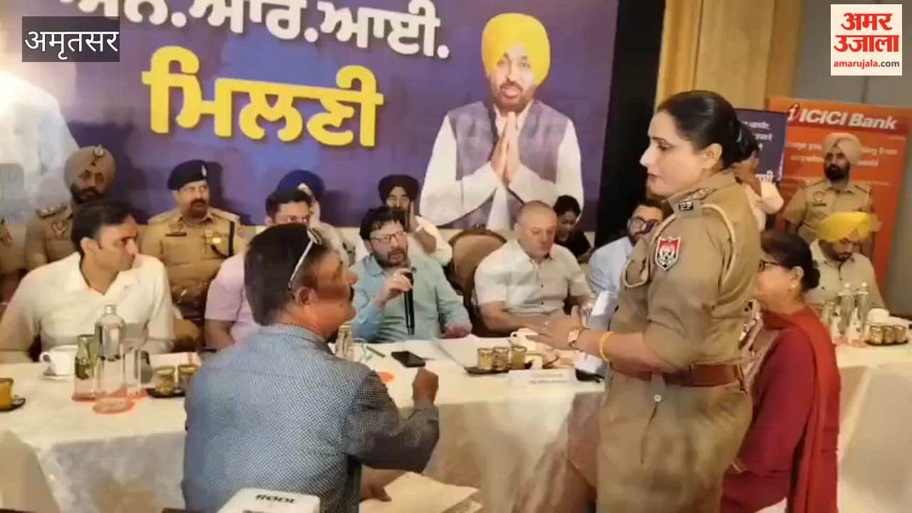 Cabinet Minister Dr. Ravjot Singh listened to the grievances of expatriate Punjabis at the ‘NRI Milni’ in Amritsar.