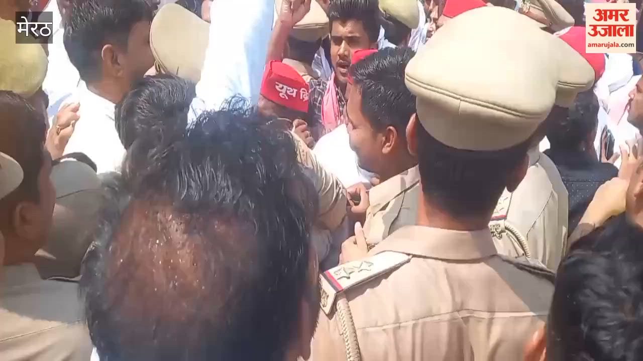 Police Stop SP Leaders from Marching to DM Office in Meerut Over Demand to Protect People from Eviction
