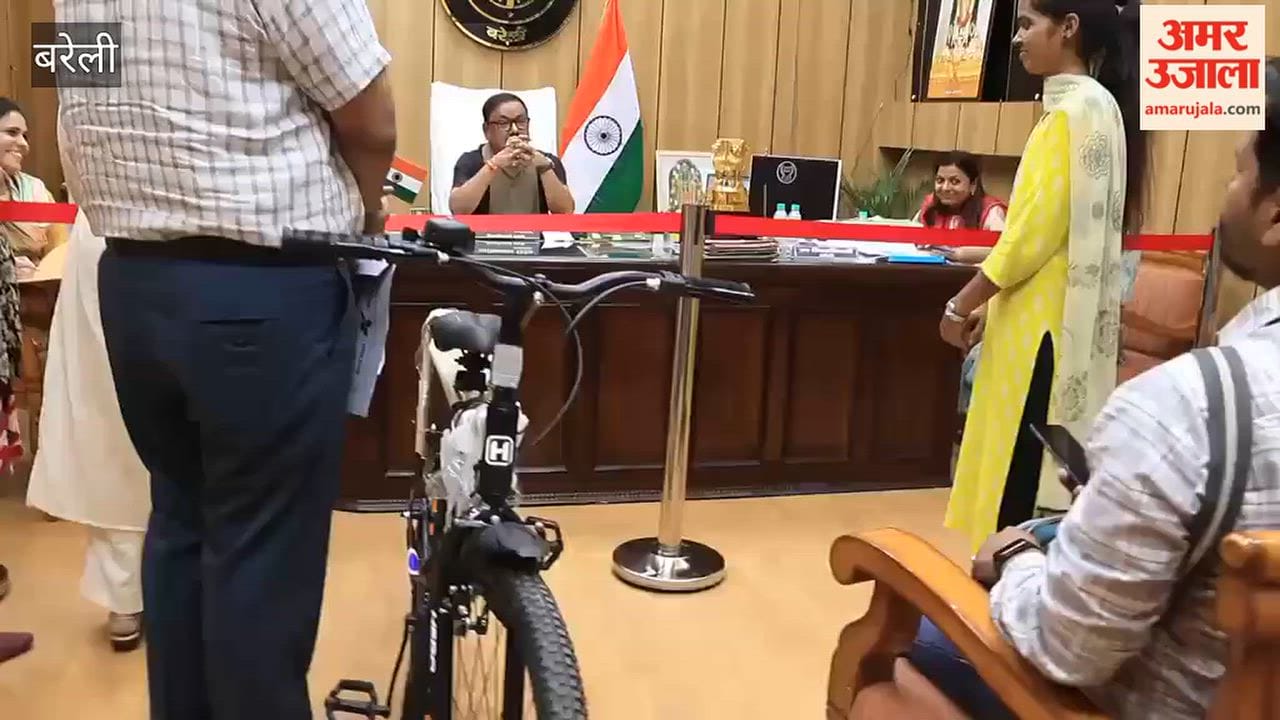 Bareilly DM helps ITI student get a new bicycle