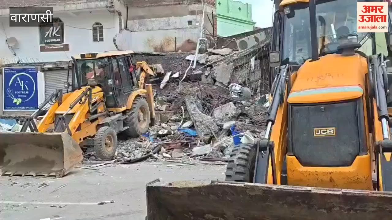 Development Authority's bulldozer razes illegal eatery in varanasi