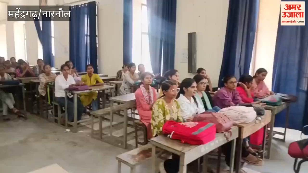 Amar Ujala Foundation event in Mahendragarh; SI Savina Mann says—maintain privacy on social media, dial 112 in emergencies.