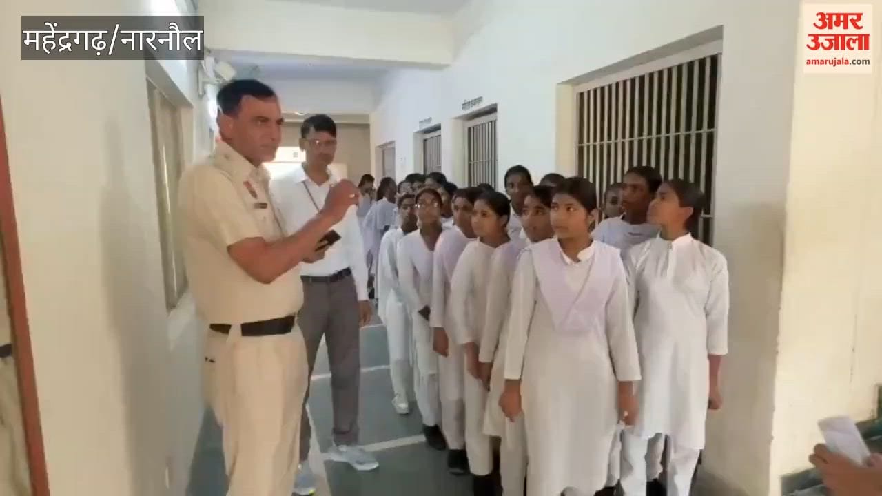 In Narnaul, female students visited the police station to understand police functioning and were sensitized about crime and social media.