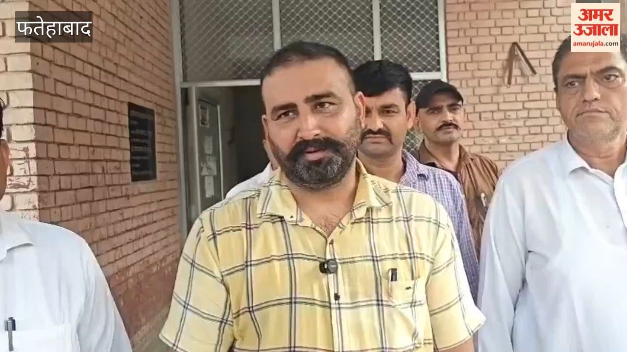 Patwari and an assistant were arrested red-handed while accepting a bribe of ₹1,500 in exchange for recording a land mutation in Ratia, Fatehabad