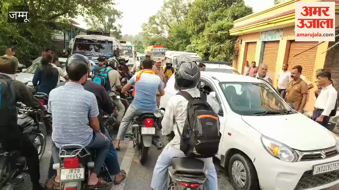On Thursday morning, school students protested against not getting space in vehicles in Dhanwa area of Reasi-Pauni road.