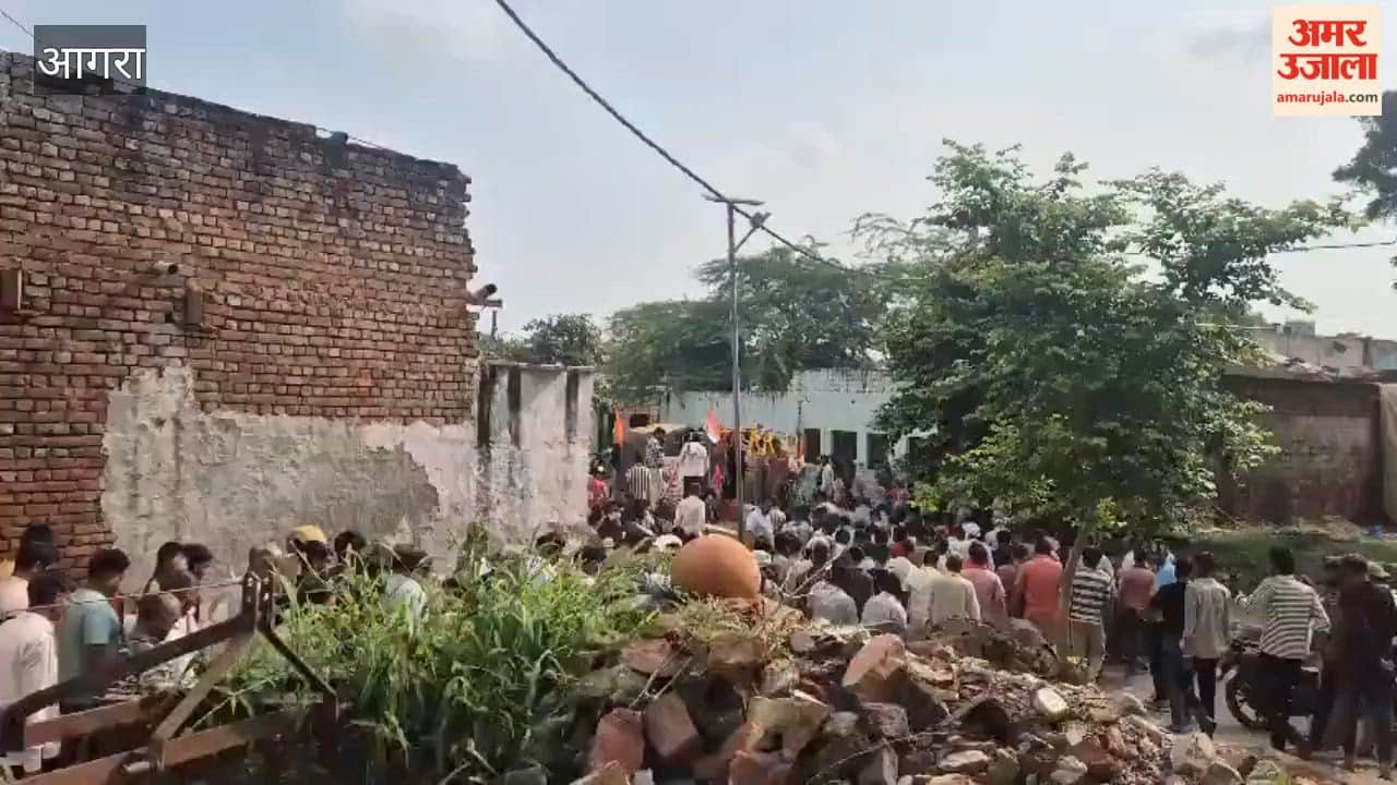 Massive crowd turns out for CRPF jawan funeral