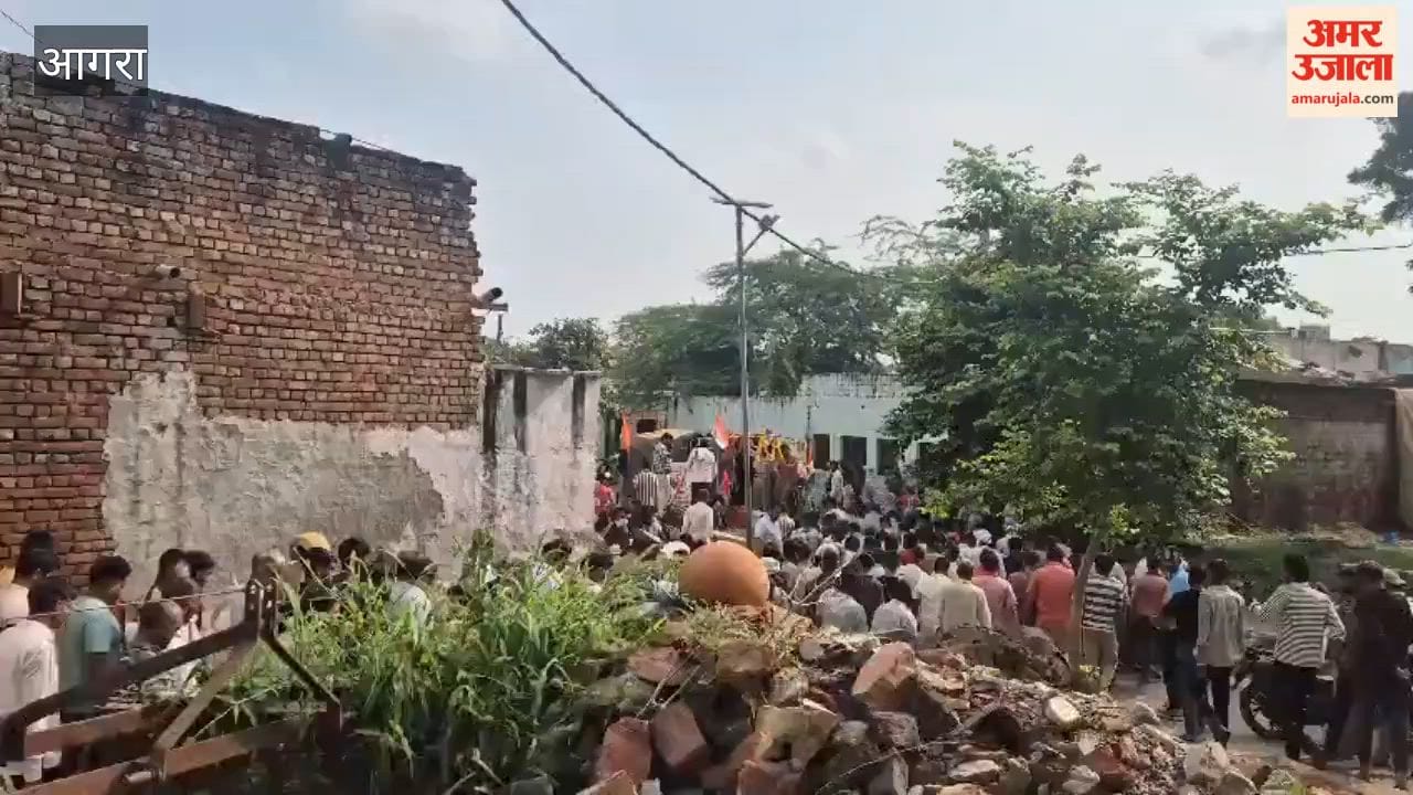 Massive crowd turns out for CRPF jawan funeral