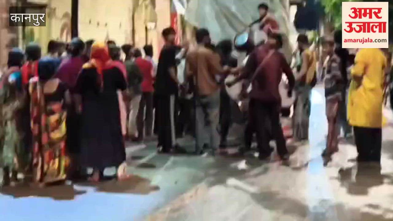 Kanpur: Devotees seen dancing to the beat of drums during Ganesh idol immersion