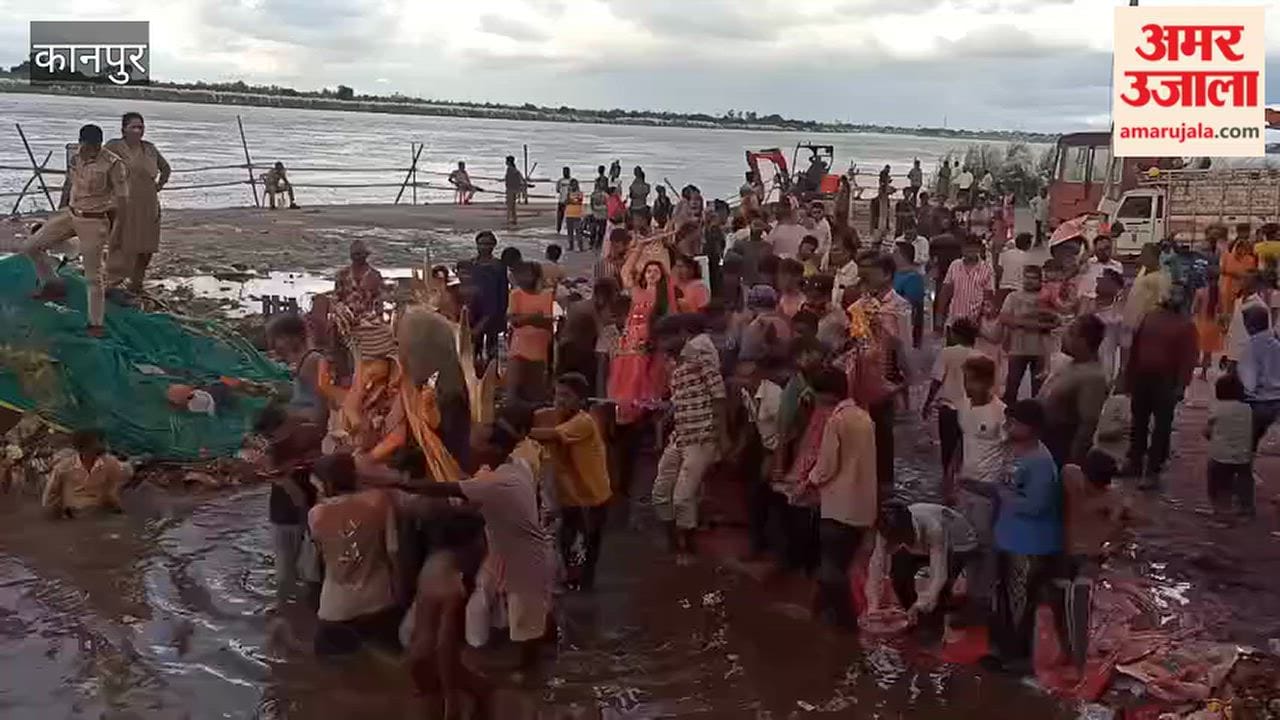 Kanpur: Immersion of Ganesh idols takes place amidst chants of "Ganpati Bappa Morya"