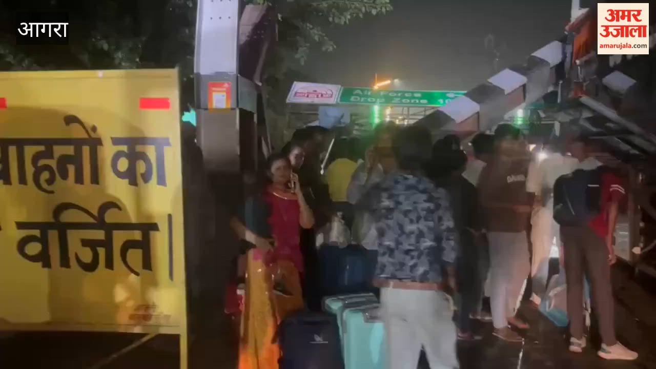 Bus hits ROB height gauge in Agra